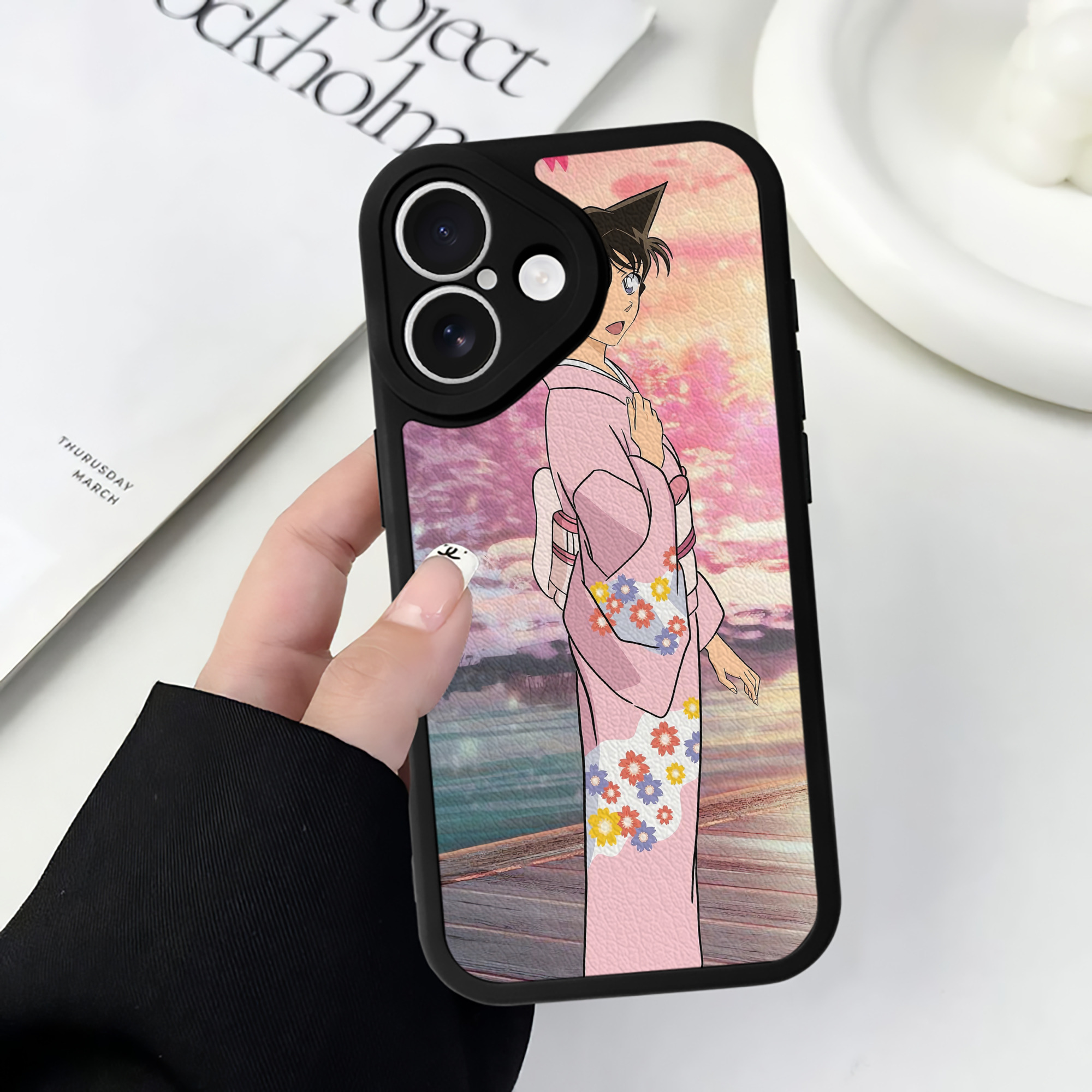 （画像用） 名探偵コナン Detective Conan 【iPhone 16シリーズ対応】シリコンスマホケース（レザー調） 材質：シリコン